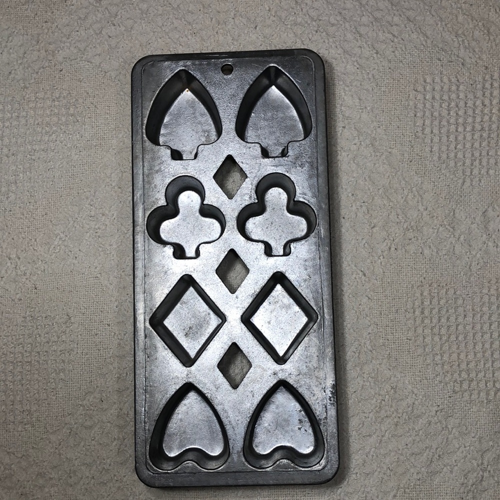 Wearever Vintage Playing Card Suits Cast Muffin Cupcake Baking Pan Casino Night